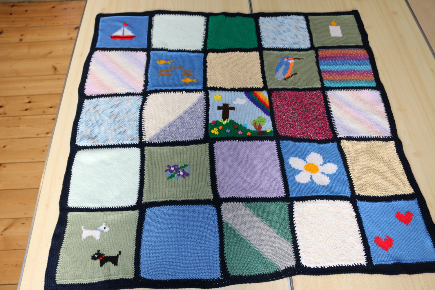 Knitted quilt made of 25 knitted squares